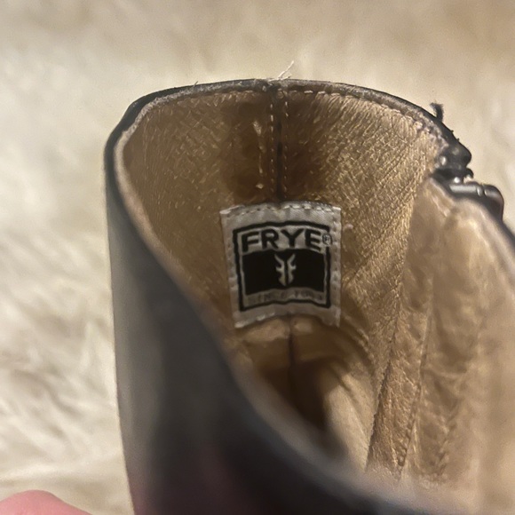 Frye stacked heel bootie almond round toe leather 9 ankle - Picture 4 of 6